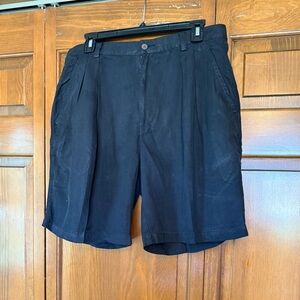 Tommy Bahama Men's Black Pleated Front Shorts size 34